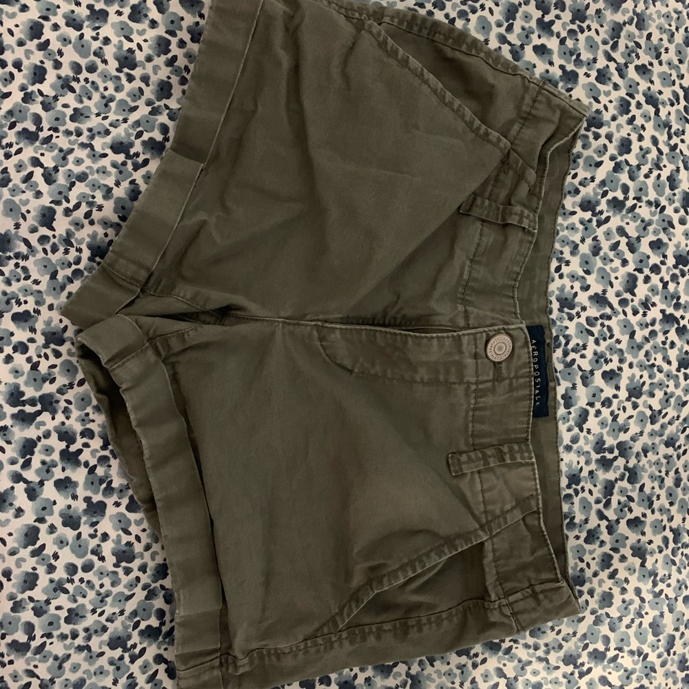 AéRopostale army green shorts
